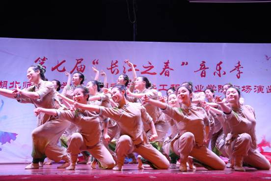 1544517795394558.jpg 《茶垅行》