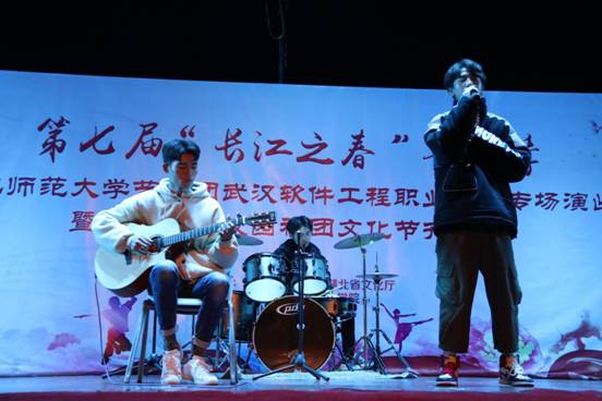 1544517795763728.jpg 吉他弹唱《男孩》